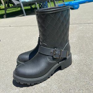 Black Rainboots